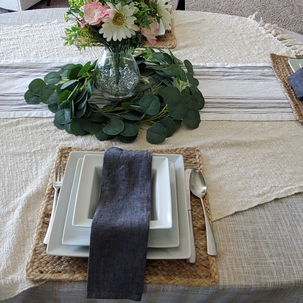Farmhouse spring table runner - Picture 3 of 3